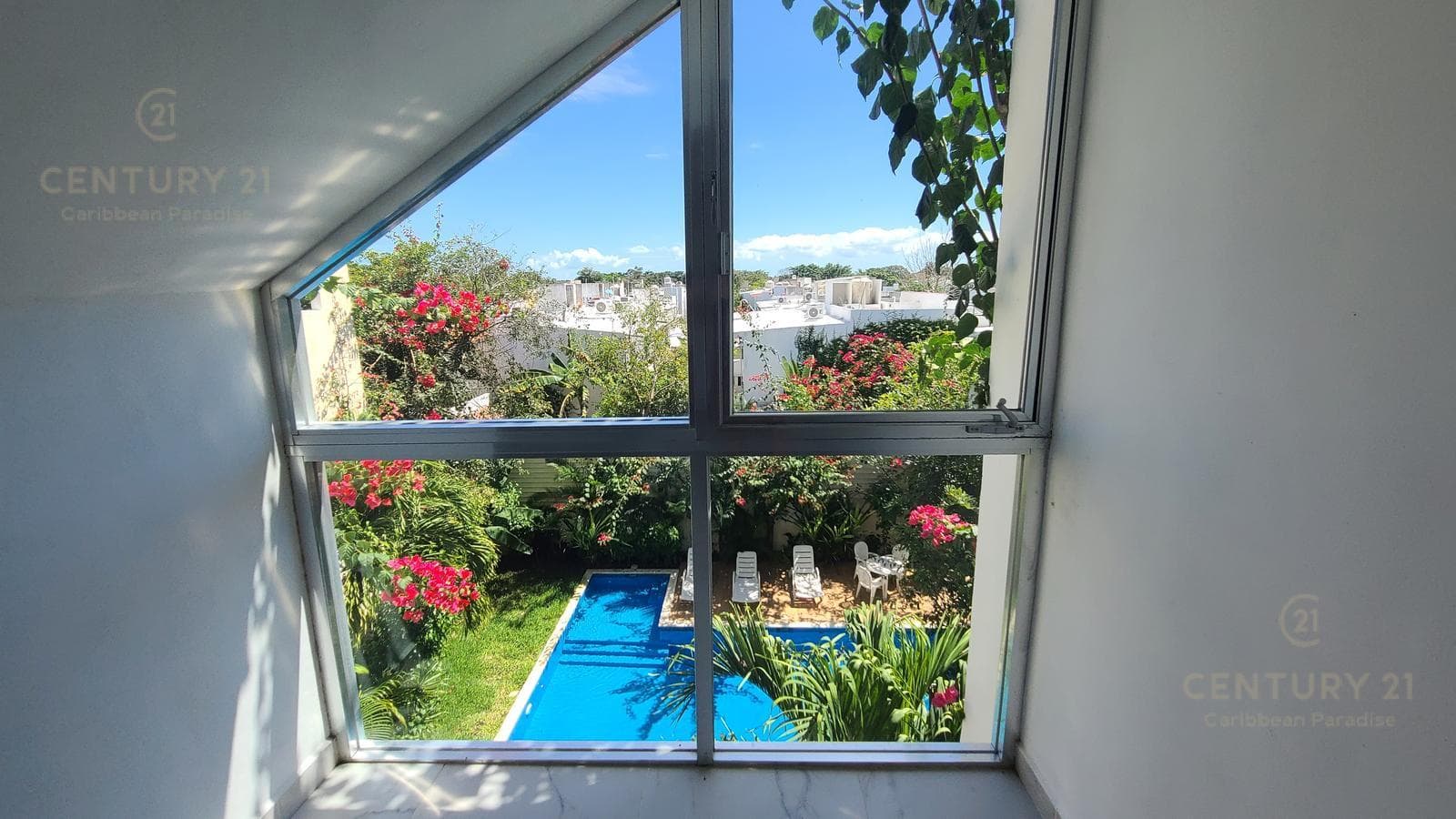 Amplio penthouse de 3 rec con roof top en venta en Ocean Blue Playa del Carmen P4373