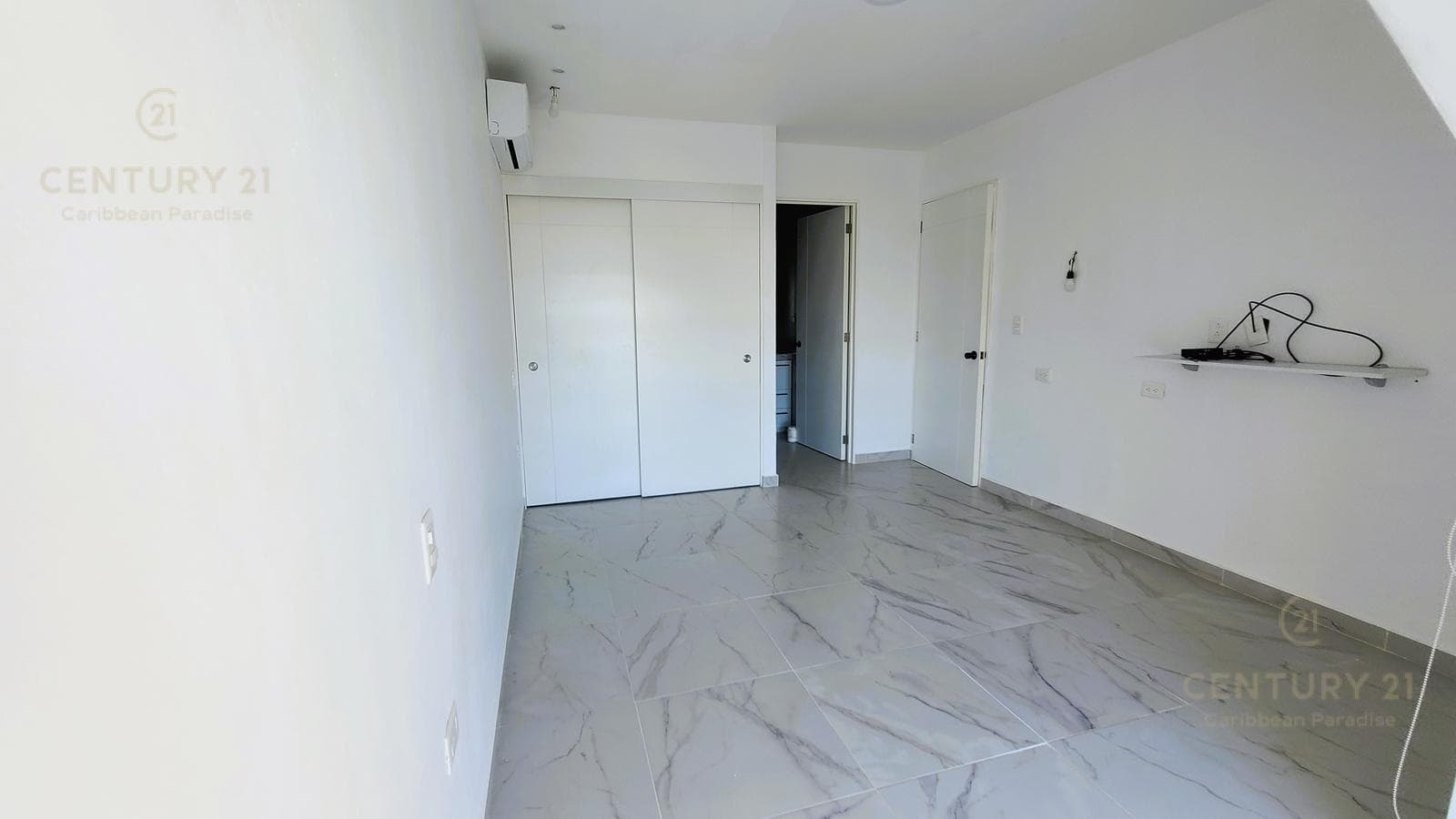 Amplio penthouse de 3 rec con roof top en venta en Ocean Blue Playa del Carmen P4373