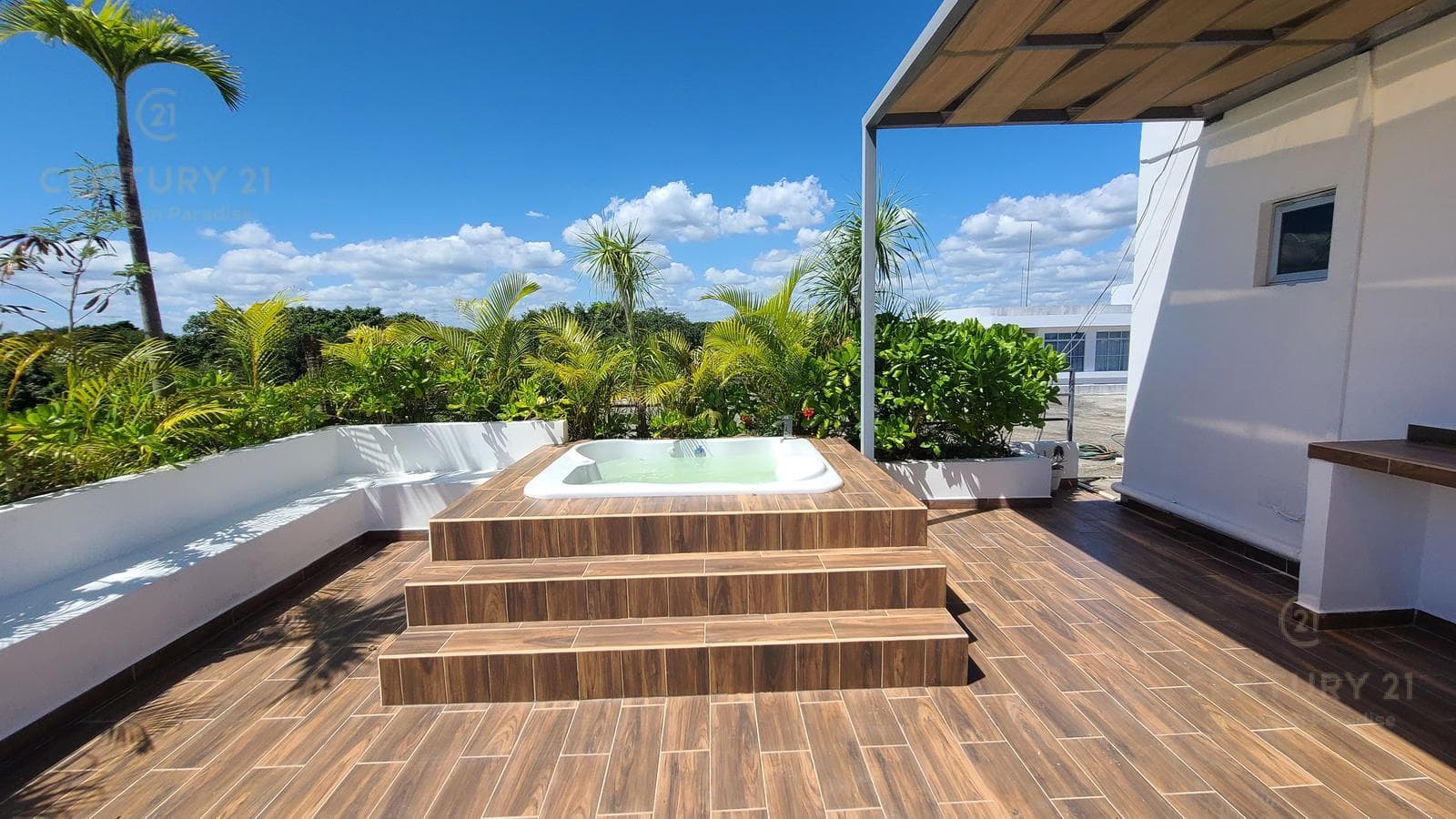 Amplio penthouse de 3 rec con roof top en venta en Ocean Blue Playa del Carmen P4373