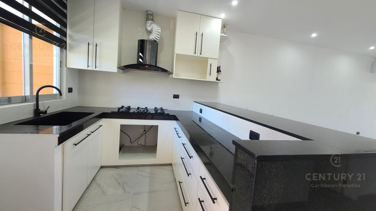 Amplio penthouse de 3 rec con roof top en venta en Ocean Blue Playa del Carmen P4373