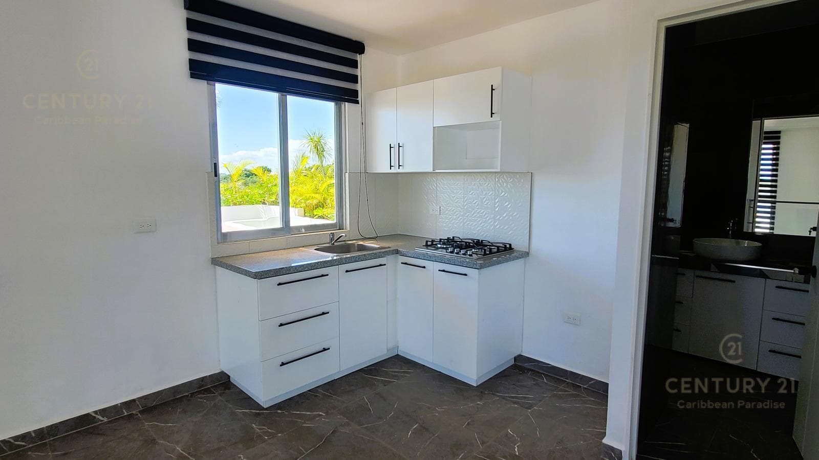 Amplio penthouse de 3 rec con roof top en venta en Ocean Blue Playa del Carmen P4373