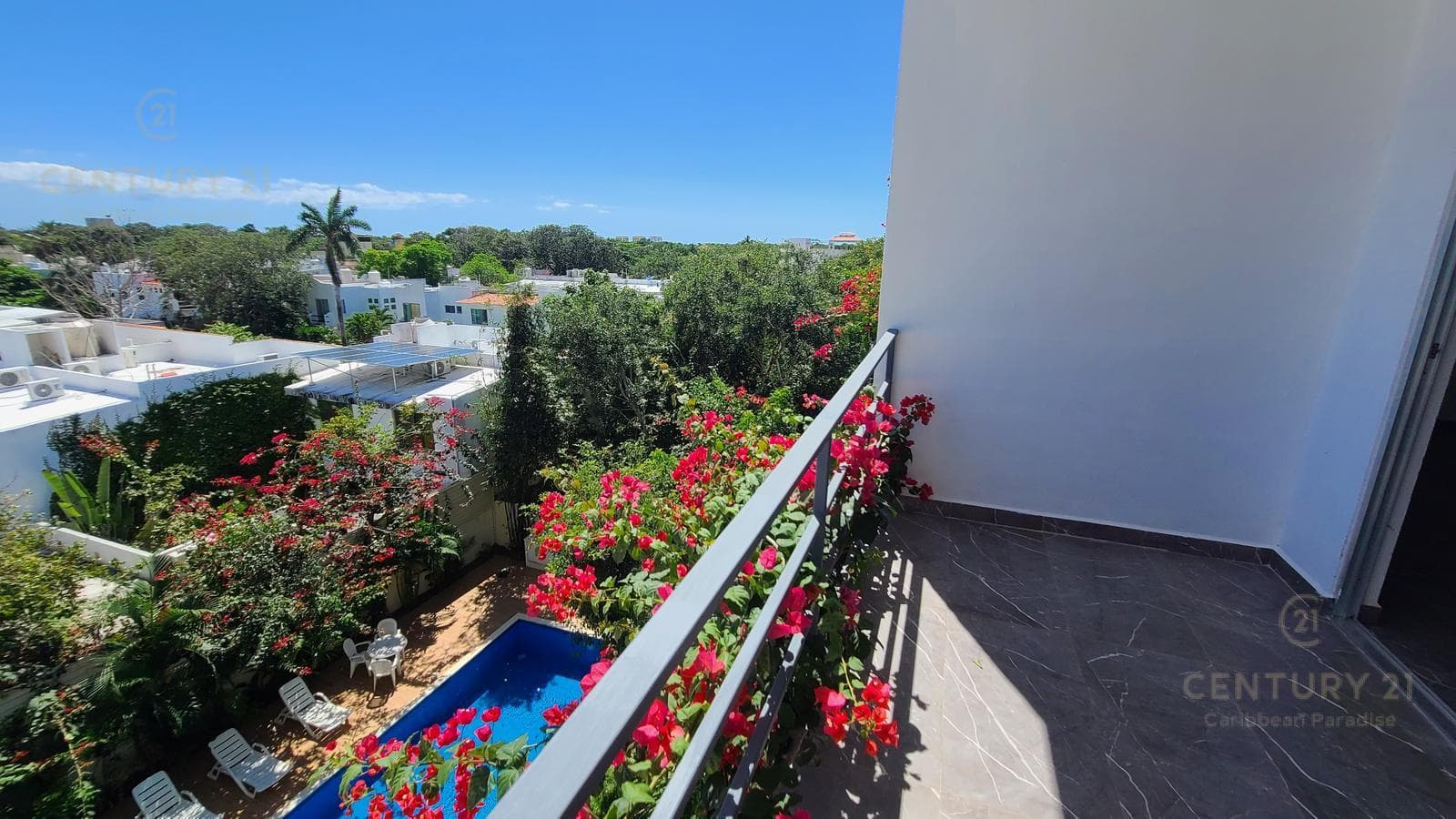 Amplio penthouse de 3 rec con roof top en venta en Ocean Blue Playa del Carmen P4373