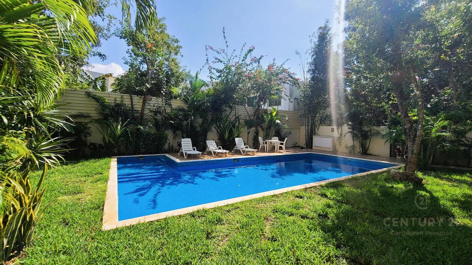 Amplio penthouse de 3 rec con roof top en venta en Ocean Blue Playa del Carmen P4373