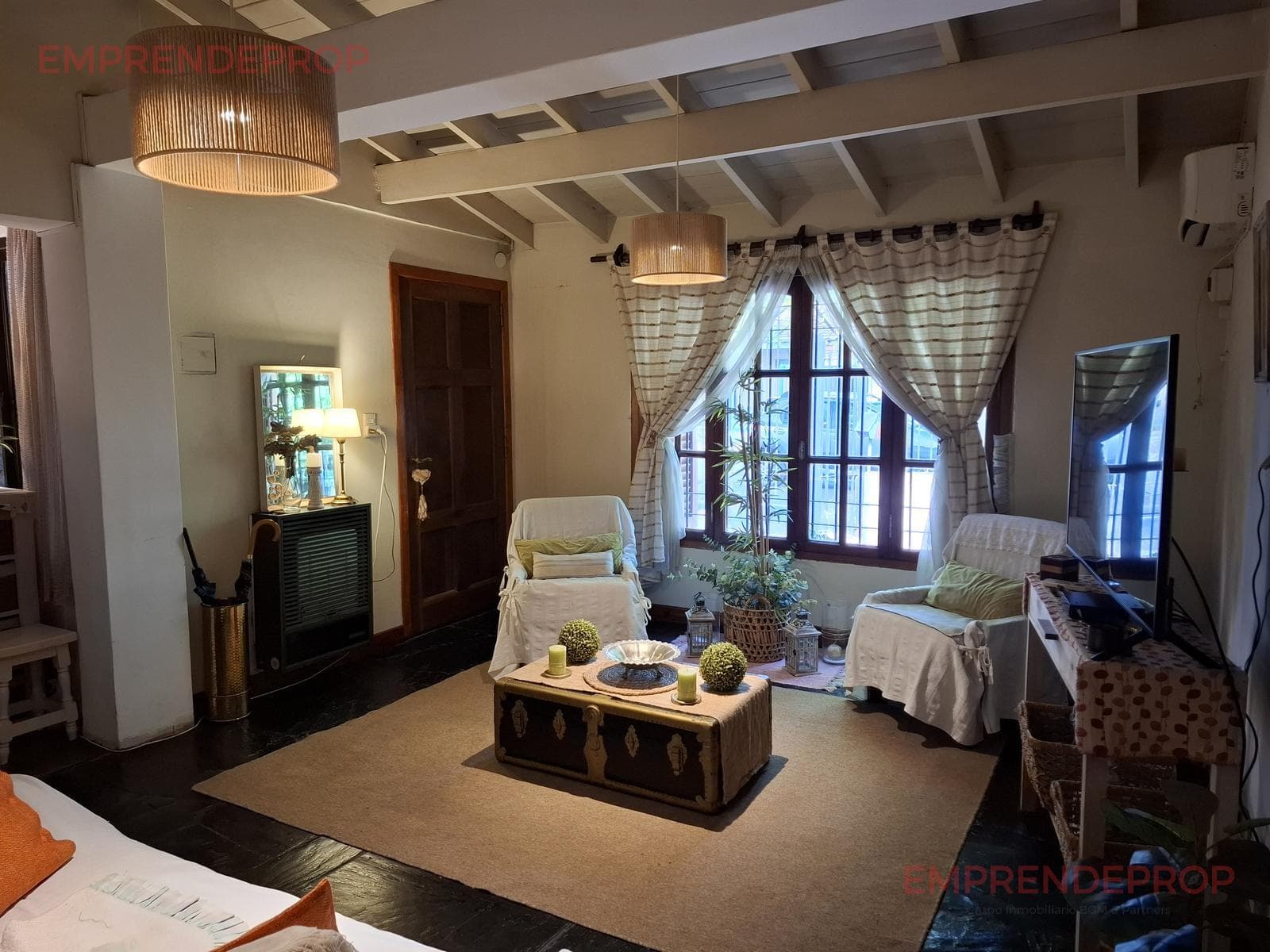 Casa con 4 dormitorios en José Mármol - Amplio jardín / Apto crédito