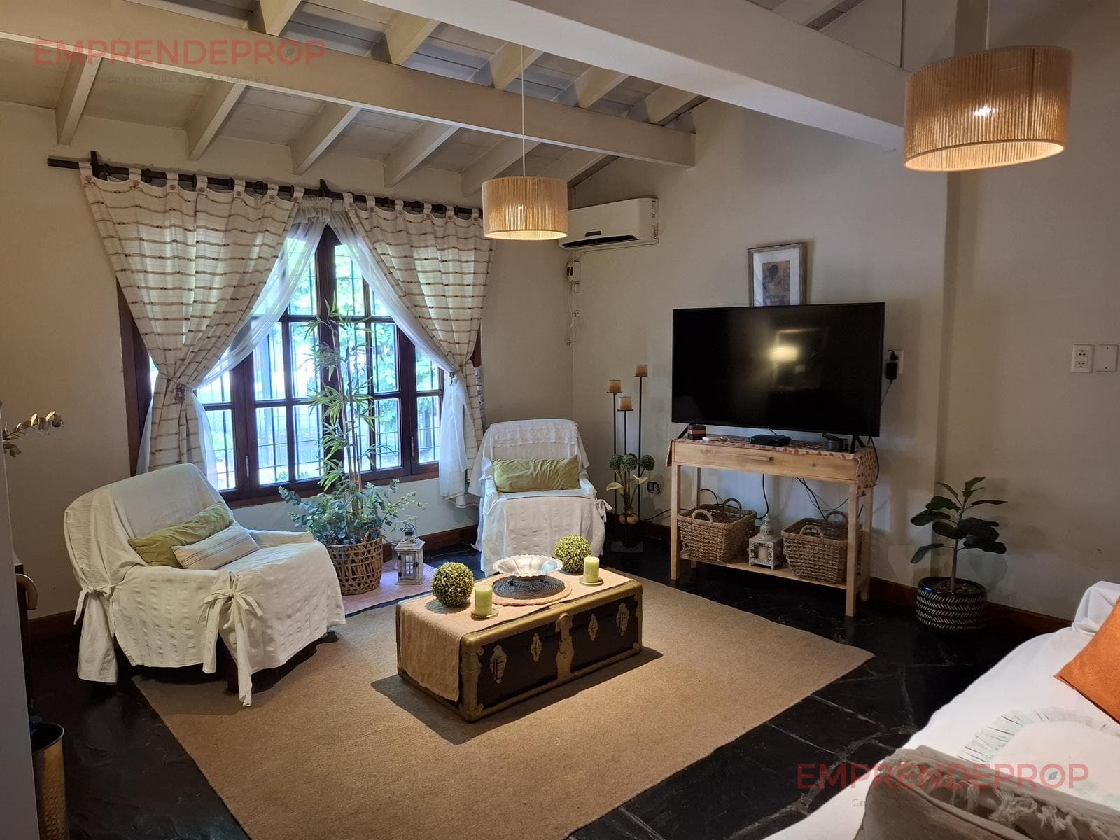 Casa con 4 dormitorios en José Mármol - Amplio jardín / Apto crédito