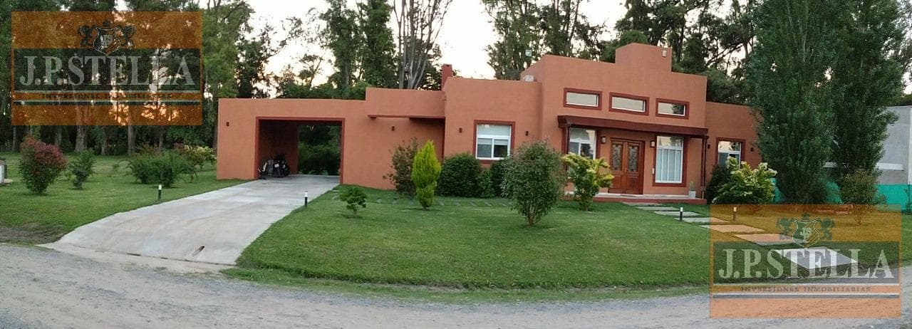 Casa 4 amb. - 253 m² Edif - Lote 2004 m² - CC Santa Irene
