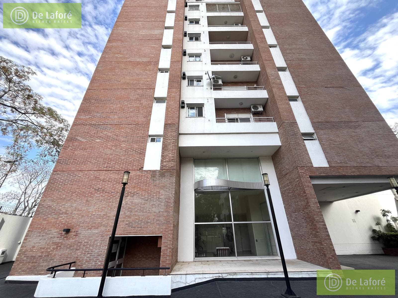FOR RENT - 3-room apartment in Beccar, with a balcony, views, shared pool, and 24-hour security