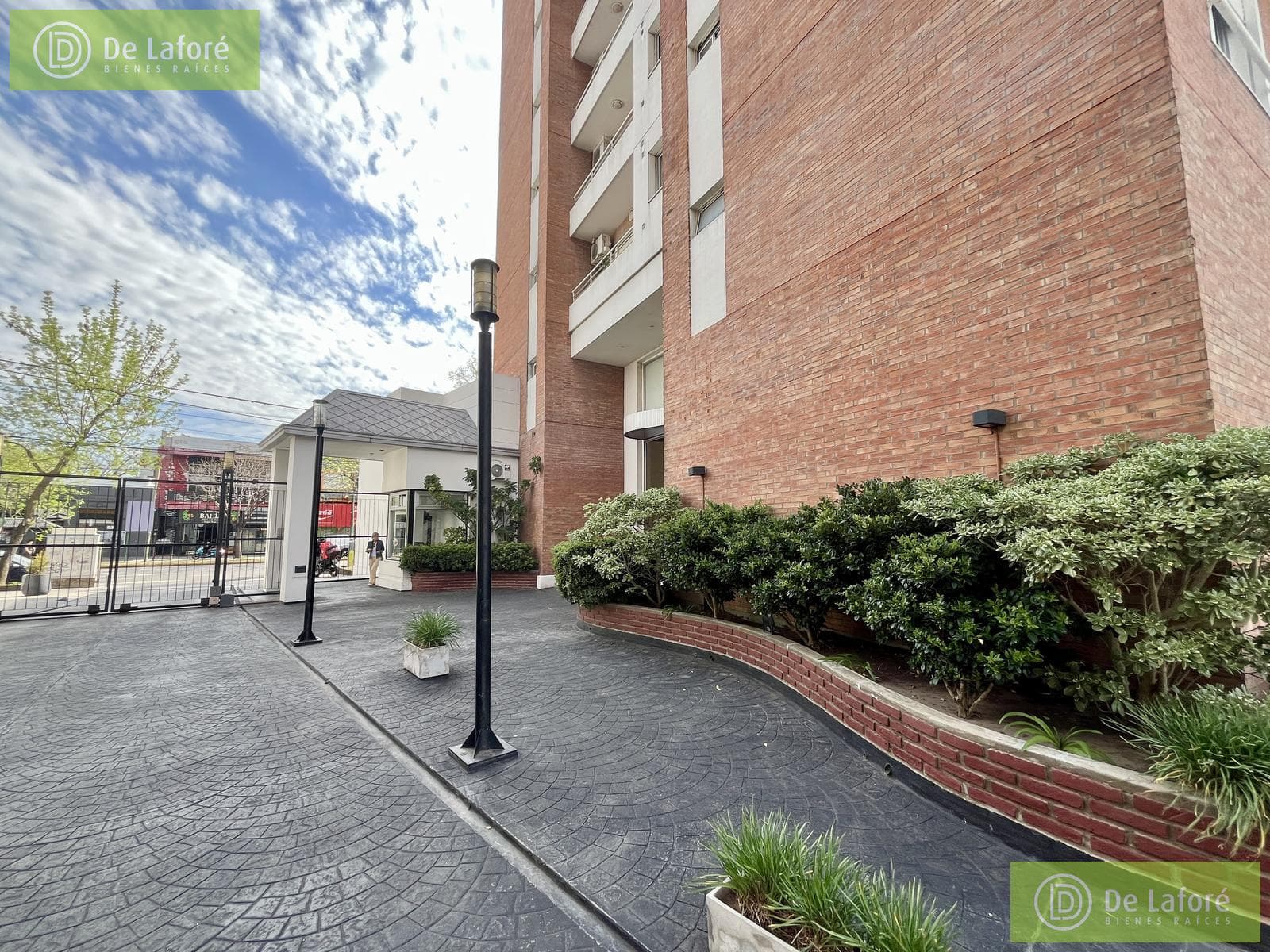 FOR RENT - 3-room apartment in Beccar, with a balcony, views, shared pool, and 24-hour security