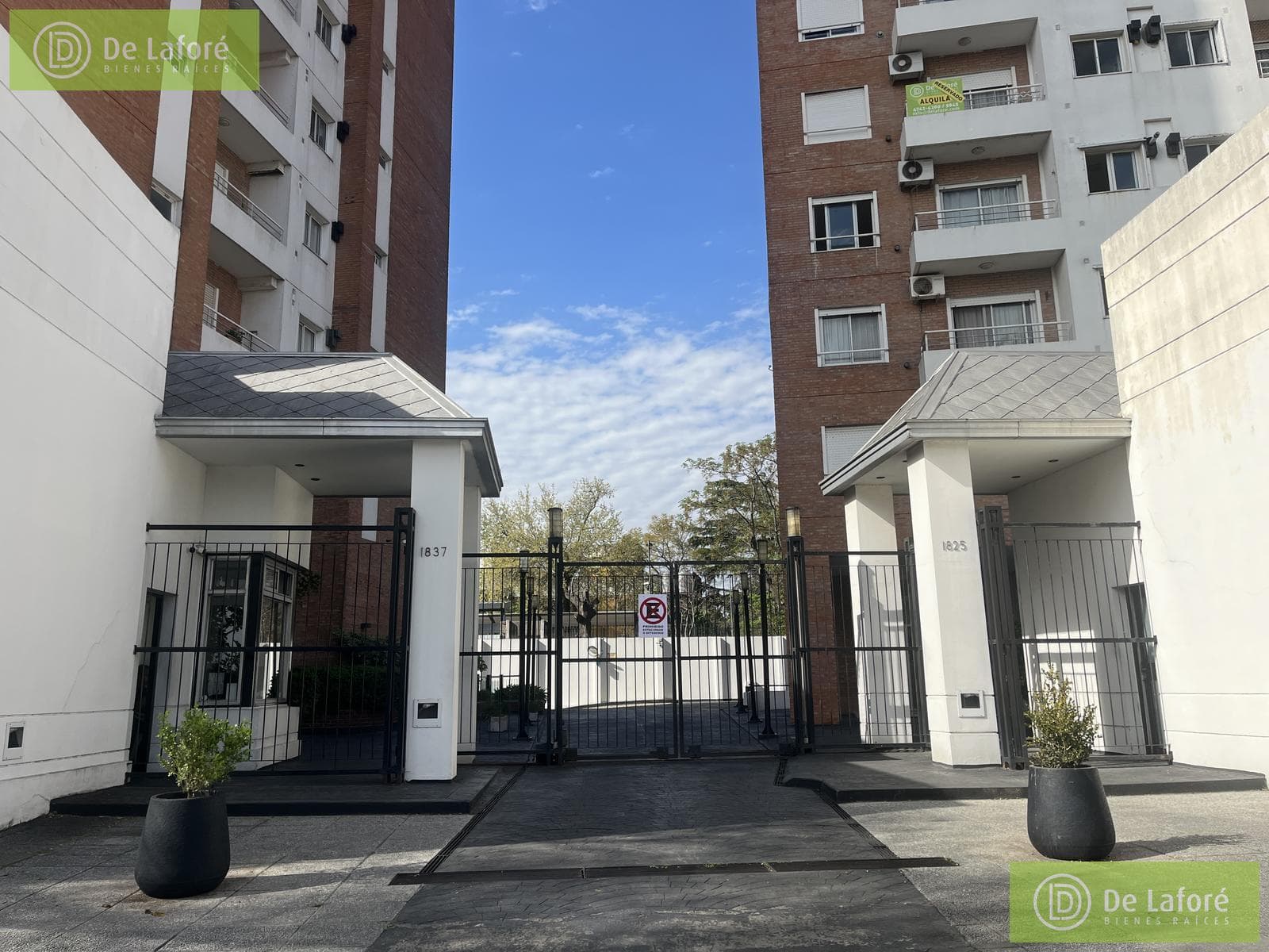 FOR RENT - 3-room apartment in Beccar, with a balcony, views, shared pool, and 24-hour security