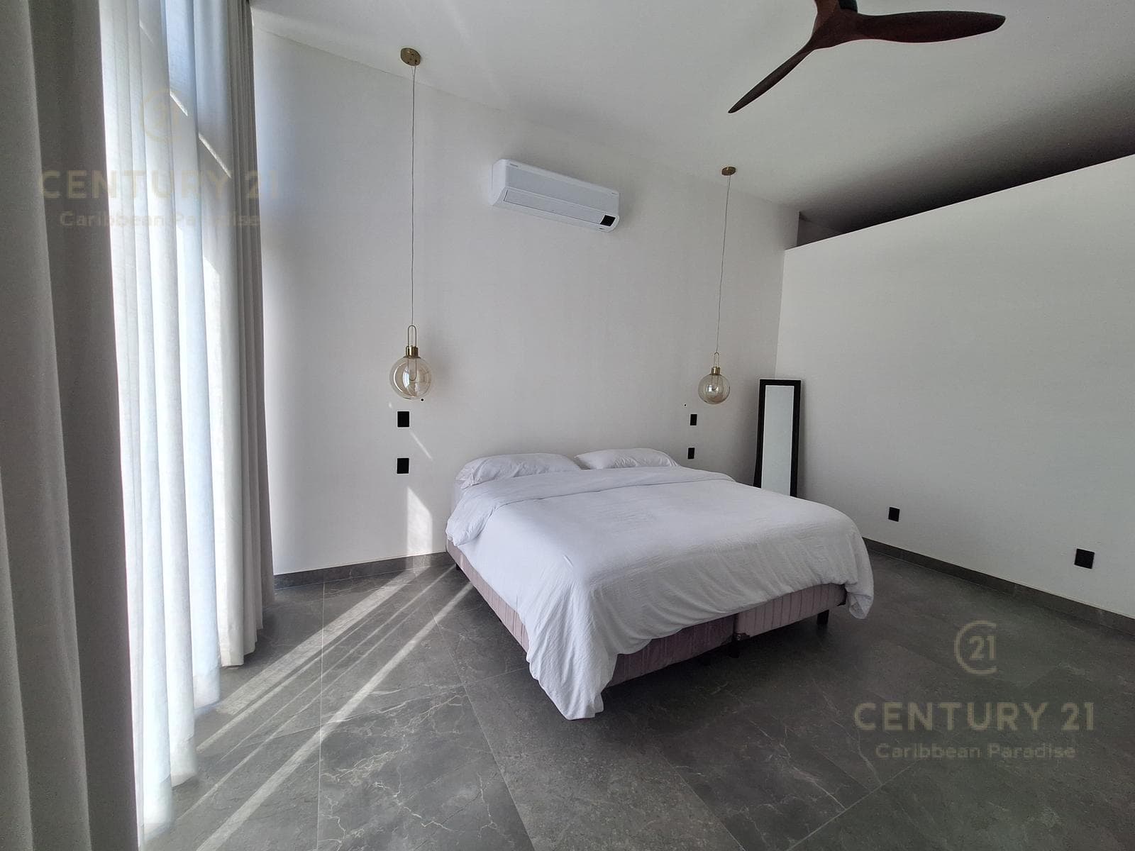 Casa de Lujo de 4 habitaciones 5 Baño, con acabados Finos en Venta en Playa Magna, Playa del carmen