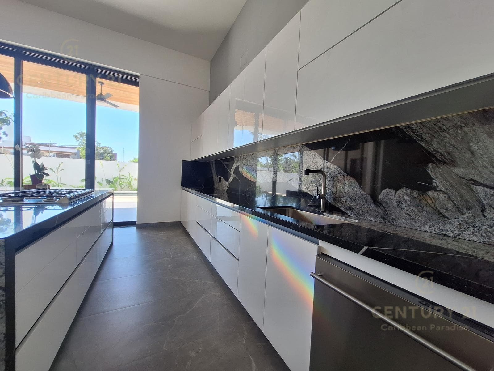 Casa de Lujo de 4 habitaciones 5 Baño, con acabados Finos en Venta en Playa Magna, Playa del carmen