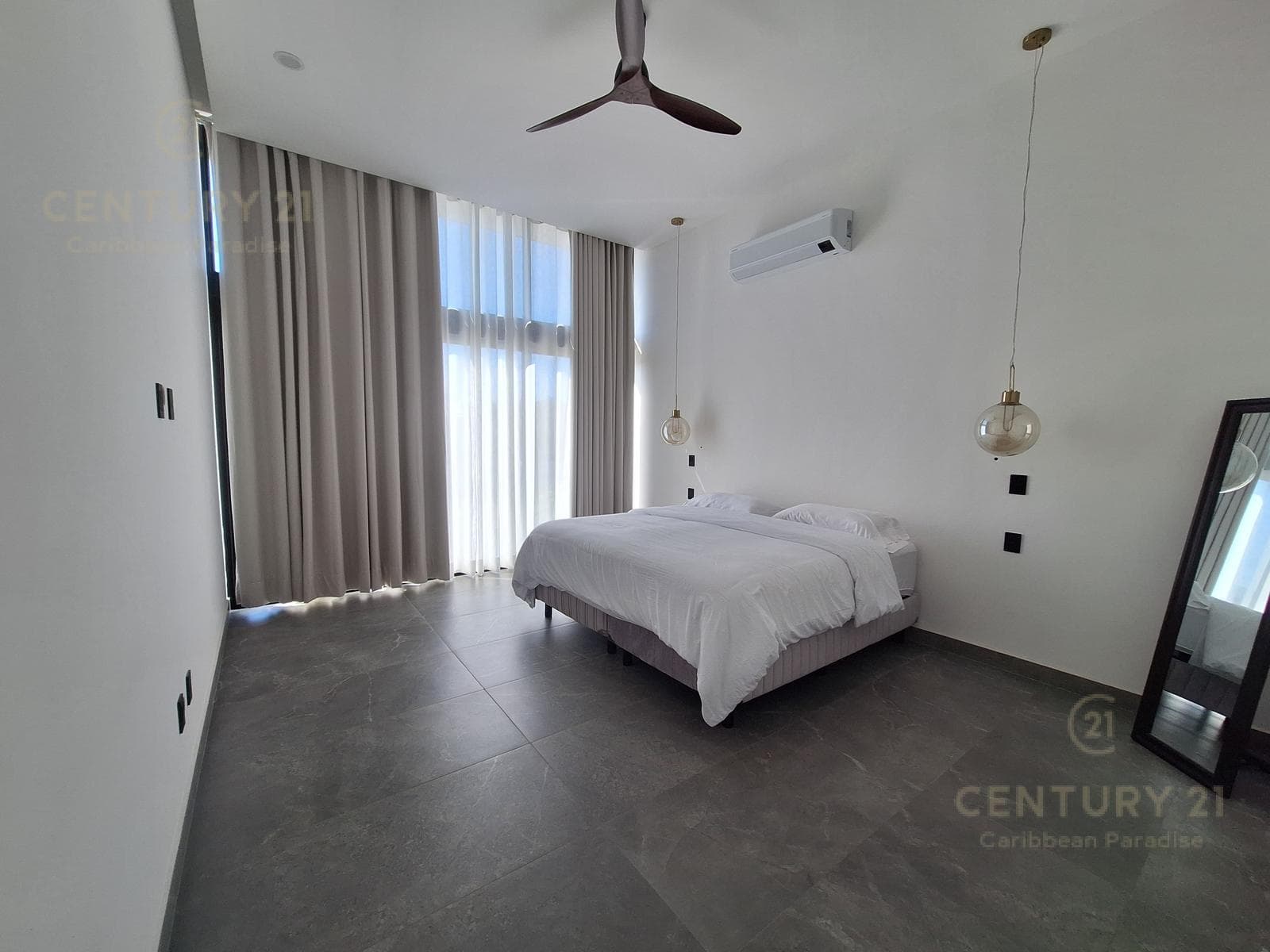 Casa de Lujo de 4 habitaciones 5 Baño, con acabados Finos en Venta en Playa Magna, Playa del carmen