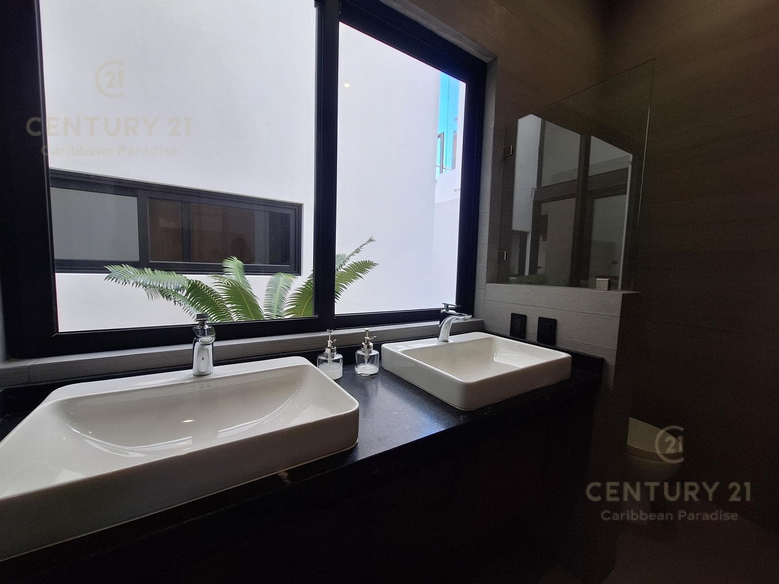 Casa de Lujo de 4 habitaciones 5 Baño, con acabados Finos en Venta en Playa Magna, Playa del carmen