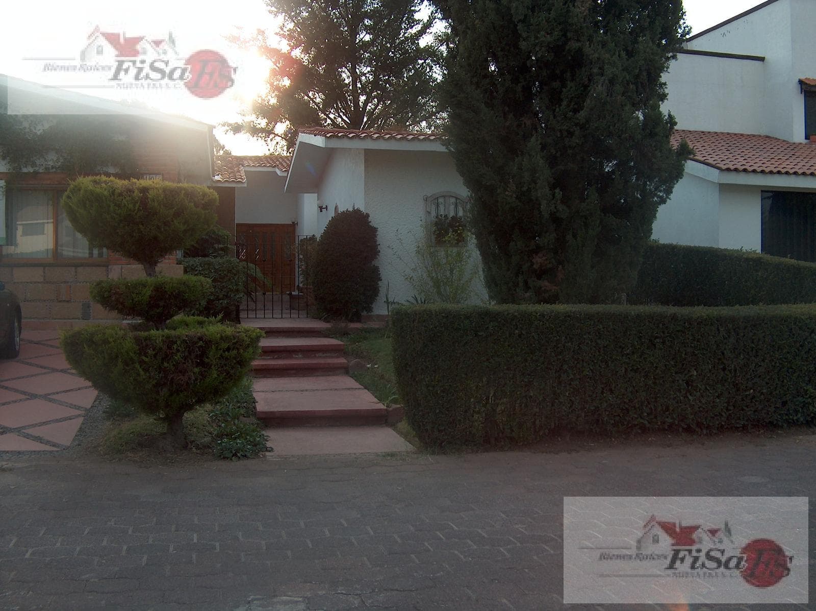 HOUSE FOR SALE ON PASEO DEL ABANICO