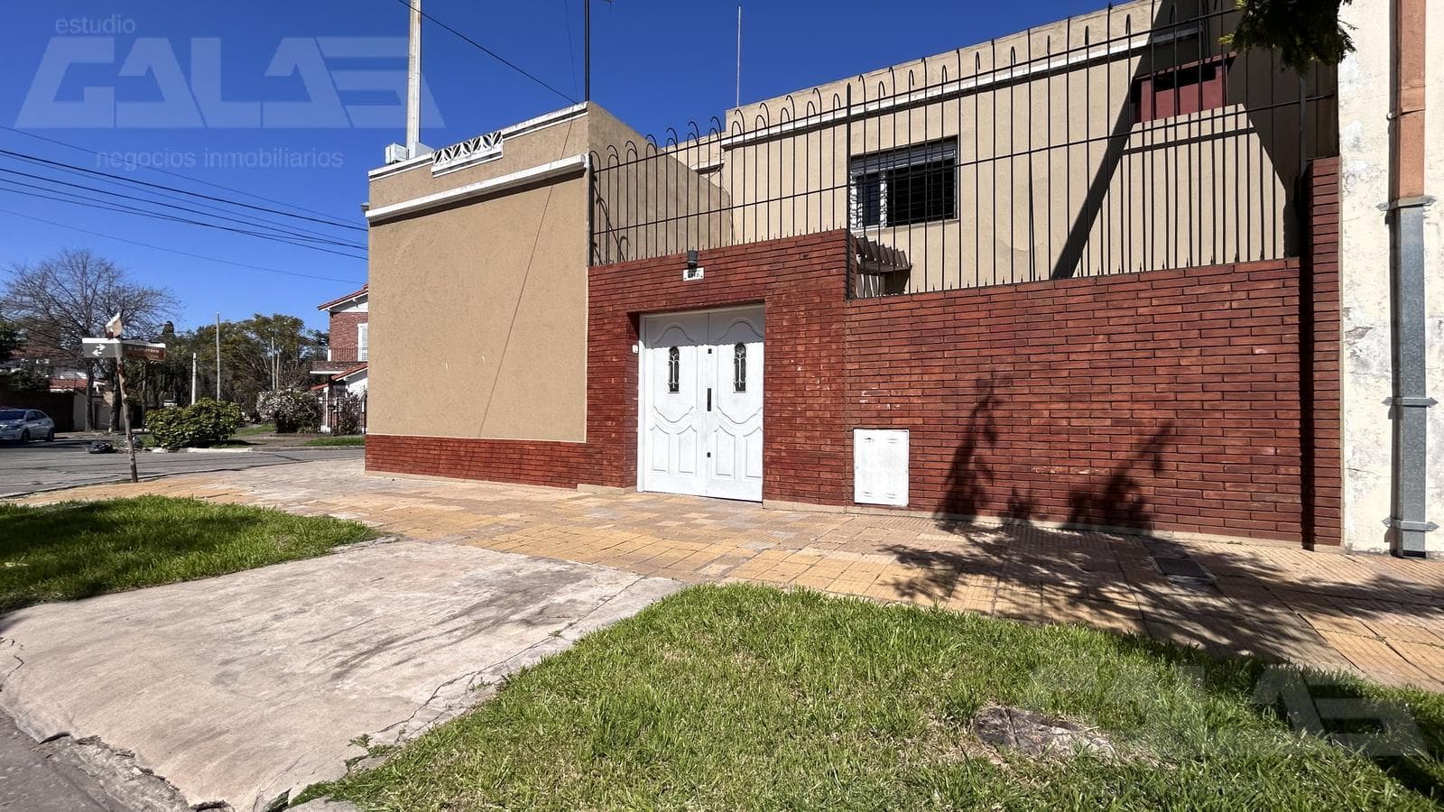 House for Sale Commercial | 5 Rooms | Multi-Family | Patio | Great Potential | Castelar Sur