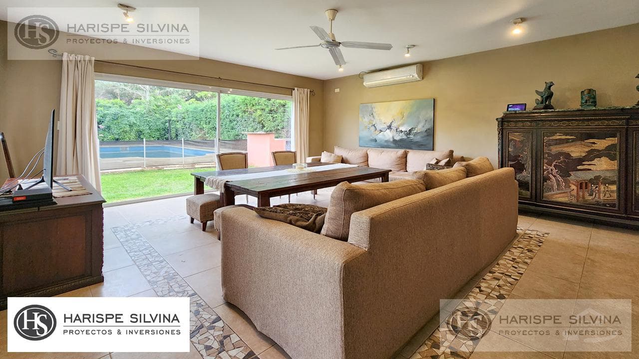 House for Sale: 5 Bedrooms in las Araucarias - Pilar