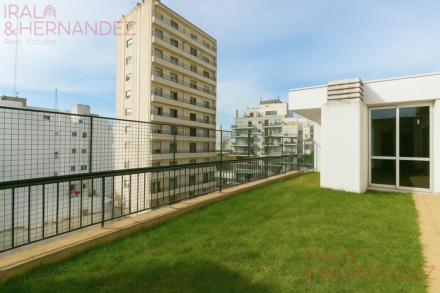 FOR SALE: 5-room apartment with terrace, barbecue area, and garage in La Isla, Recoleta