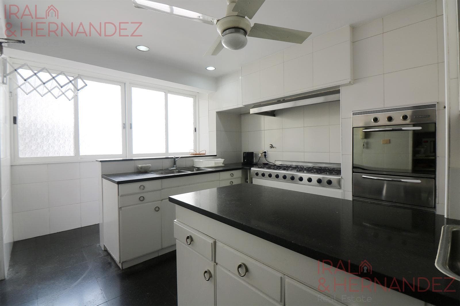 FOR SALE: 5-room apartment with terrace, barbecue area, and garage in La Isla, Recoleta