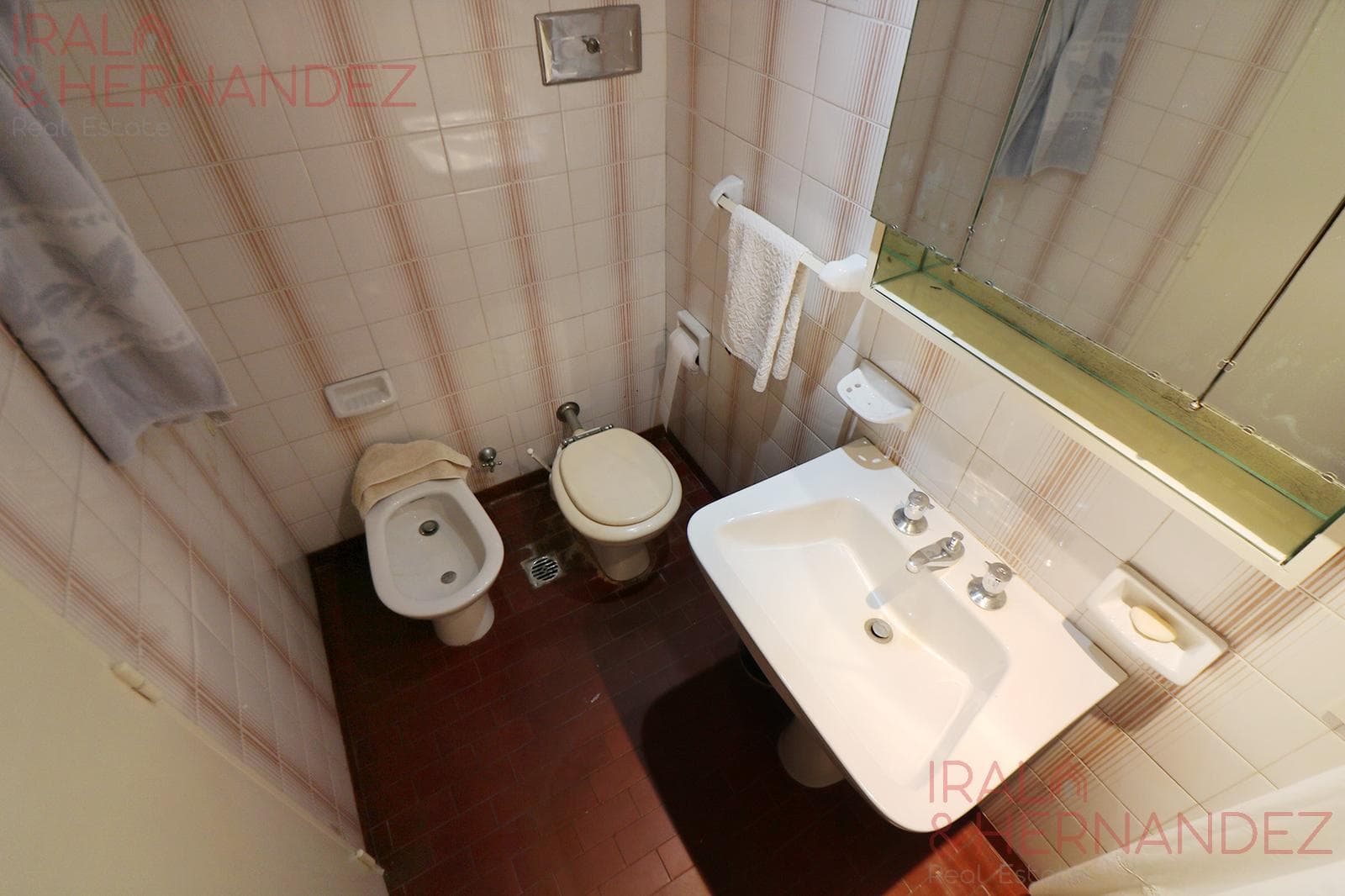 FOR SALE: 5-room apartment with terrace, barbecue area, and garage in La Isla, Recoleta