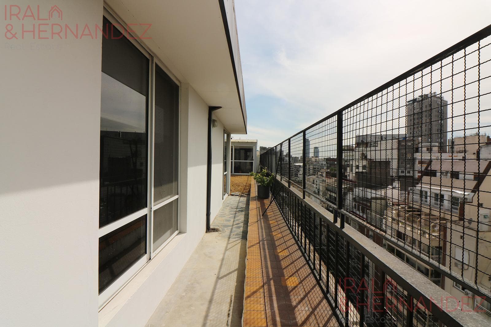 FOR SALE: 5-room apartment with terrace, barbecue area, and garage in La Isla, Recoleta