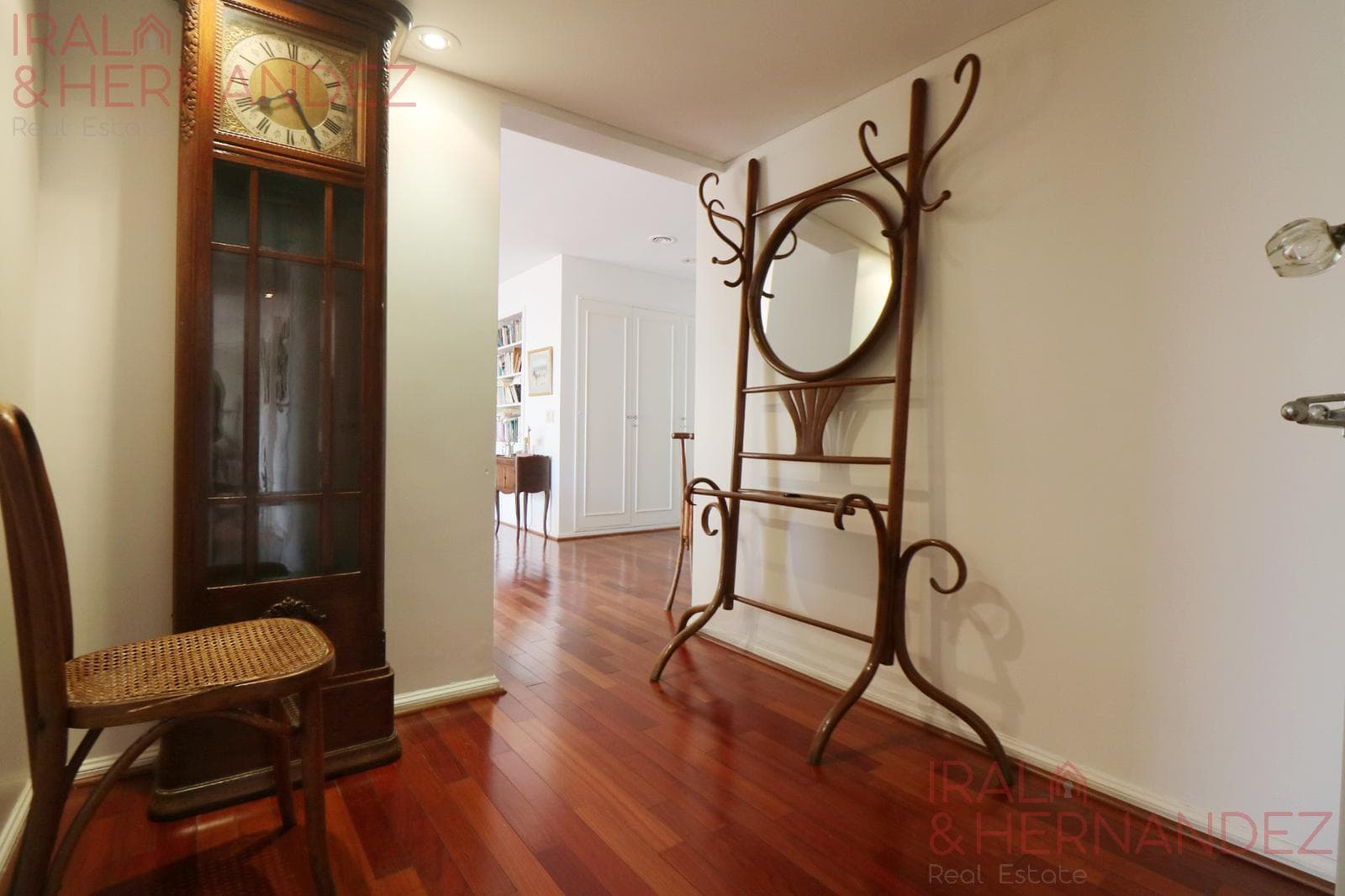 FOR SALE: 5-room apartment with terrace, barbecue area, and garage in La Isla, Recoleta