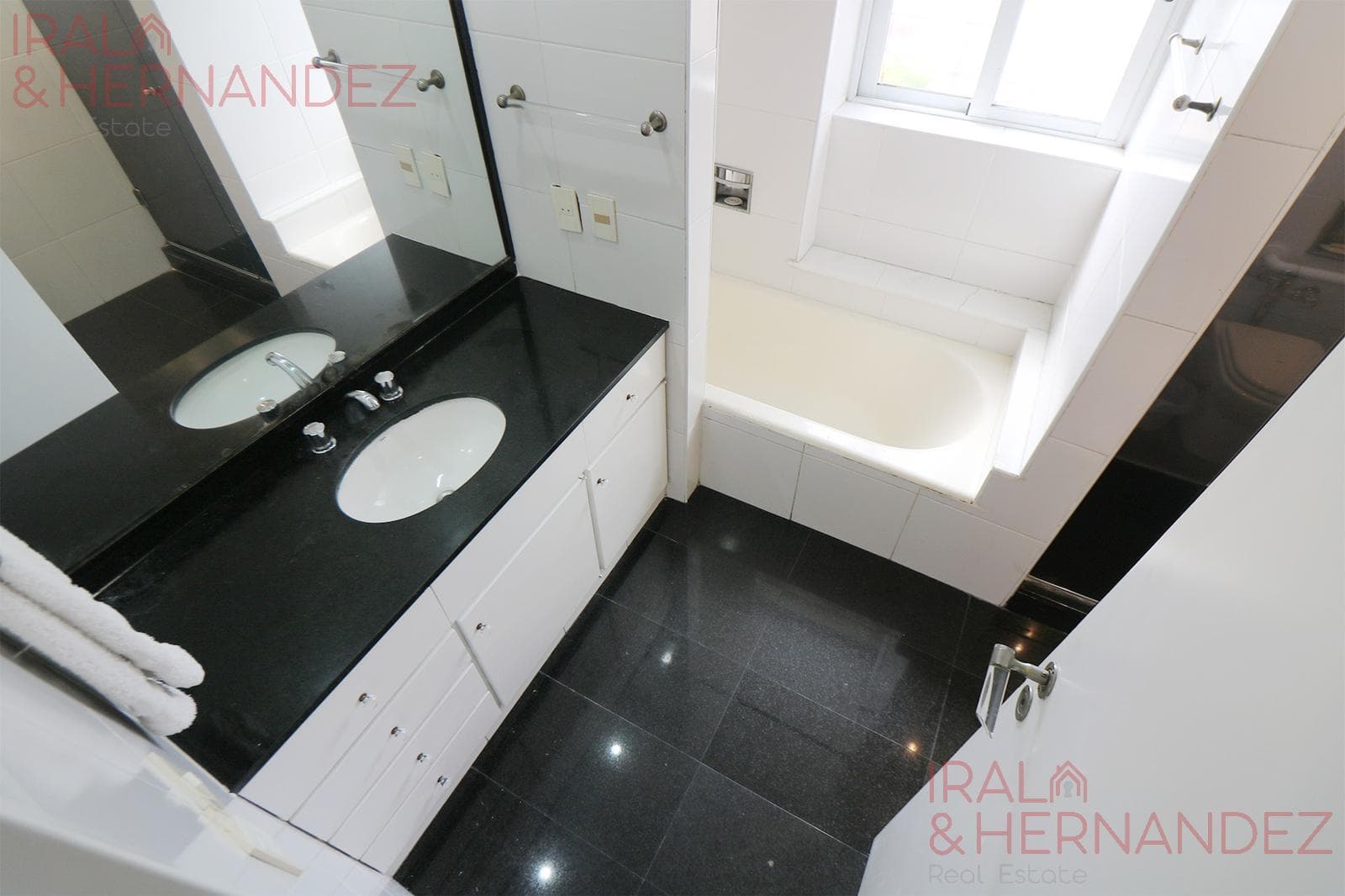 FOR SALE: 5-room apartment with terrace, barbecue area, and garage in La Isla, Recoleta