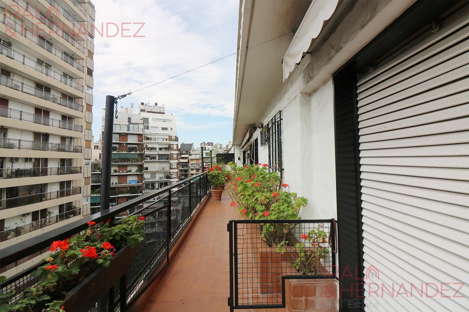 FOR SALE: 5-room apartment with terrace, barbecue area, and garage in La Isla, Recoleta