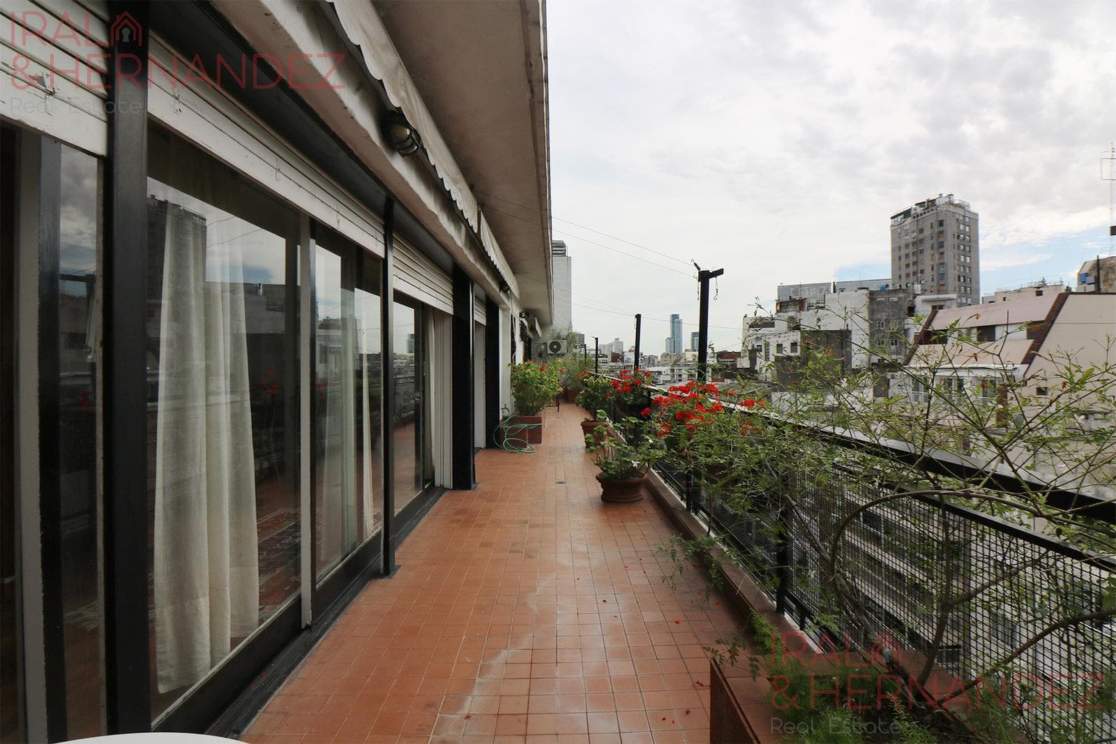FOR SALE: 5-room apartment with terrace, barbecue area, and garage in La Isla, Recoleta