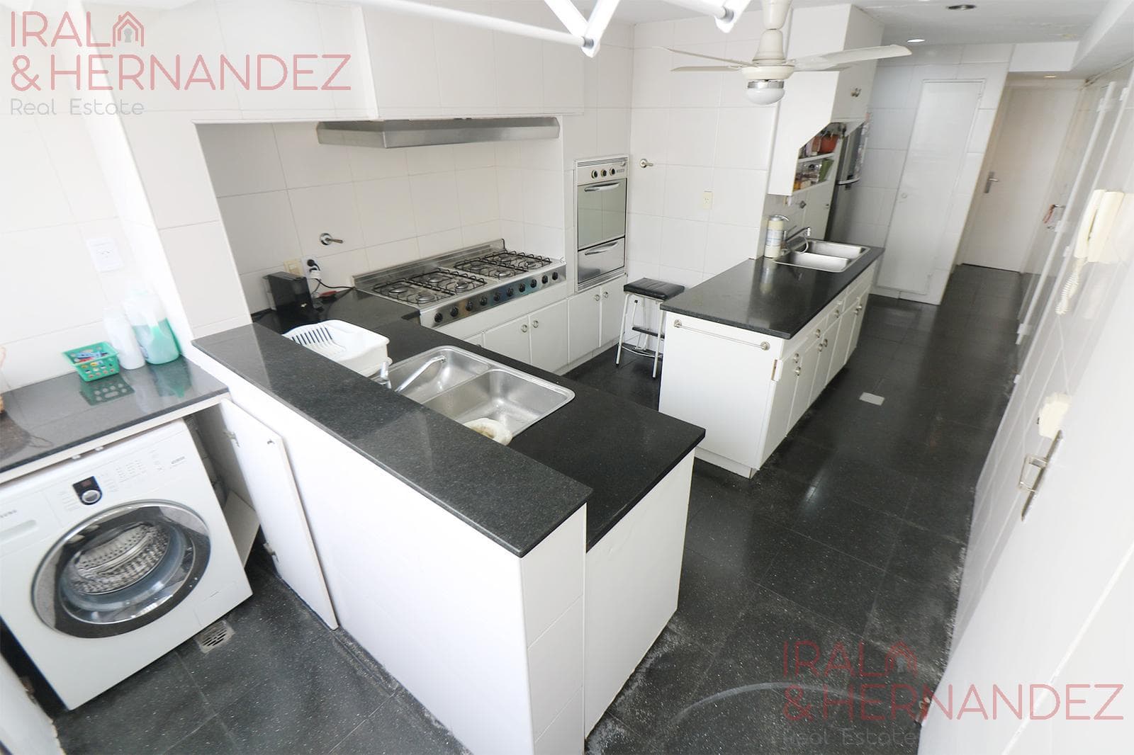 FOR SALE: 5-room apartment with terrace, barbecue area, and garage in La Isla, Recoleta