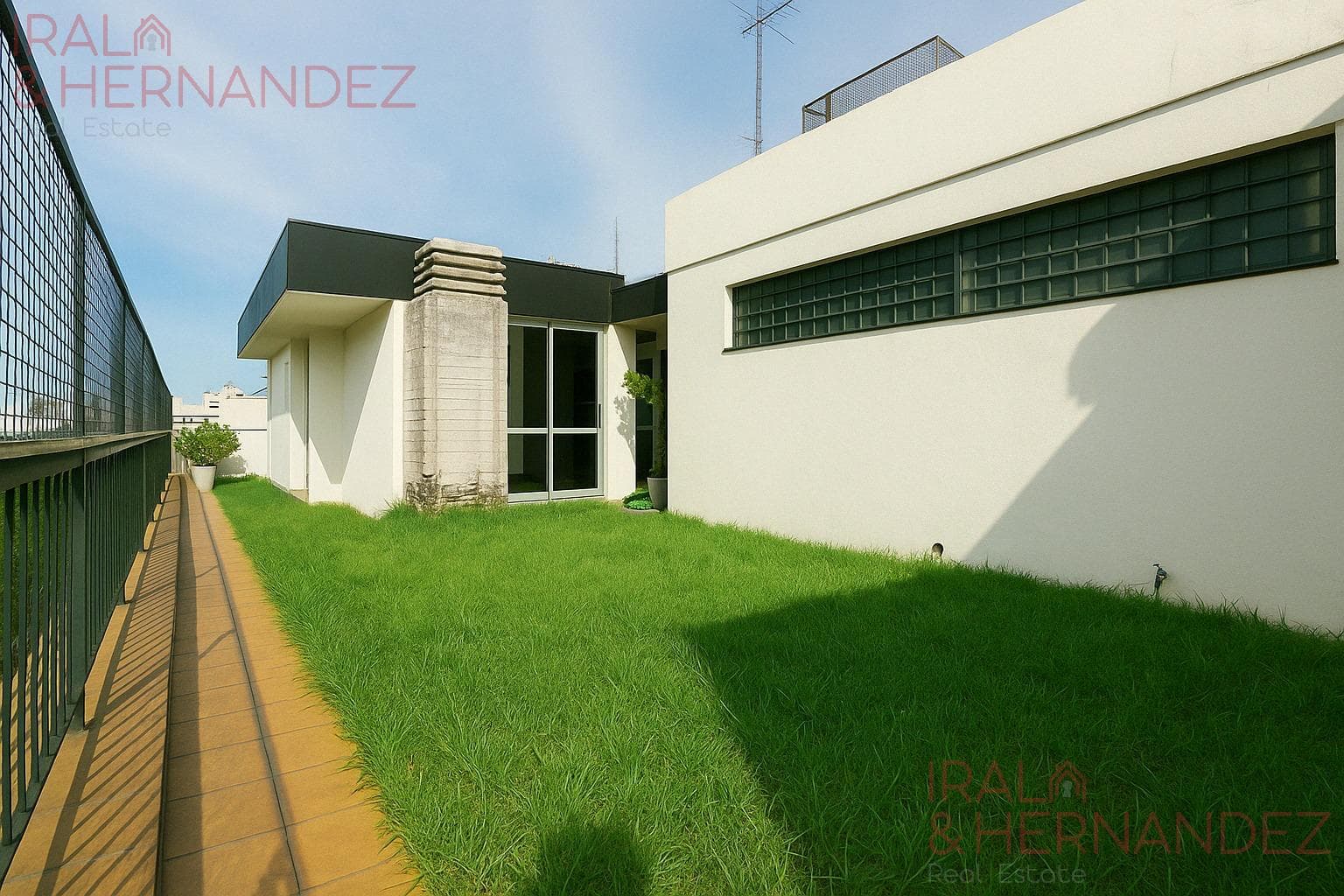 FOR SALE: 5-room apartment with terrace, barbecue area, and garage in La Isla, Recoleta