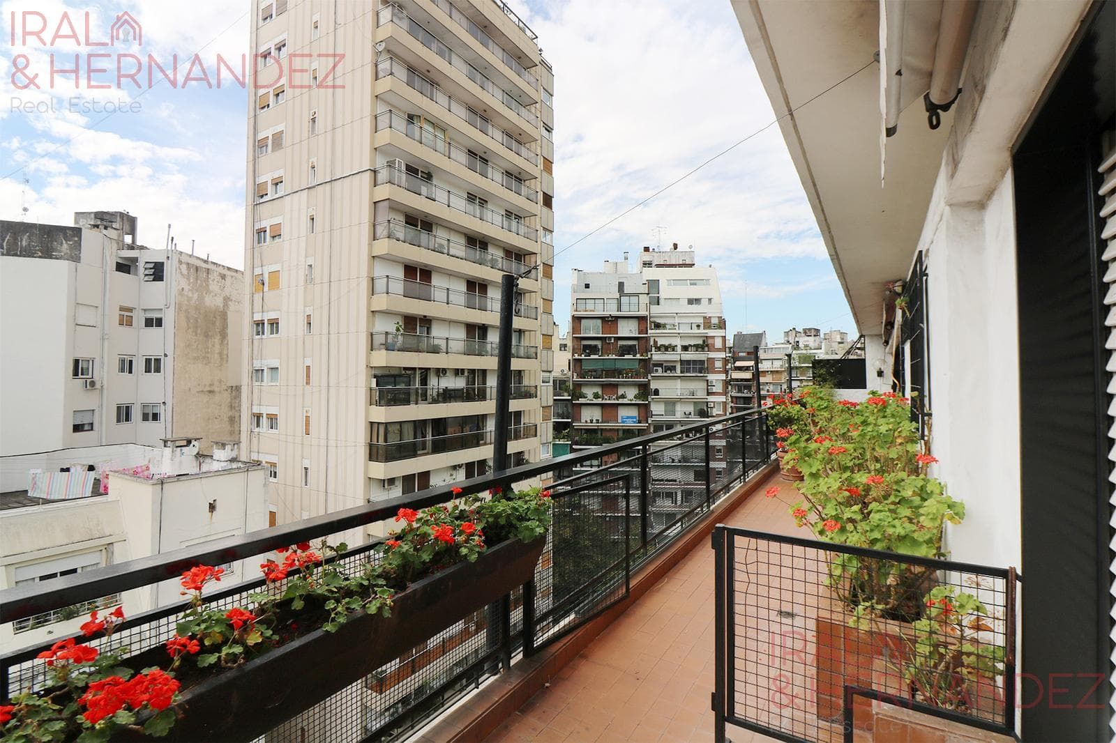 FOR SALE: 5-room apartment with terrace, barbecue area, and garage in La Isla, Recoleta