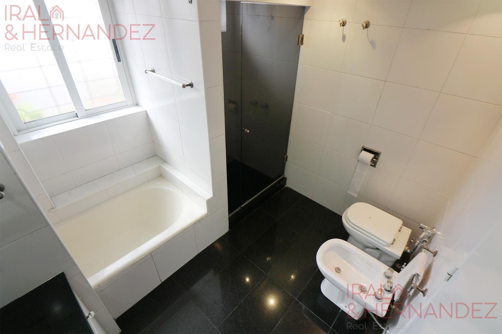 FOR SALE: 5-room apartment with terrace, barbecue area, and garage in La Isla, Recoleta