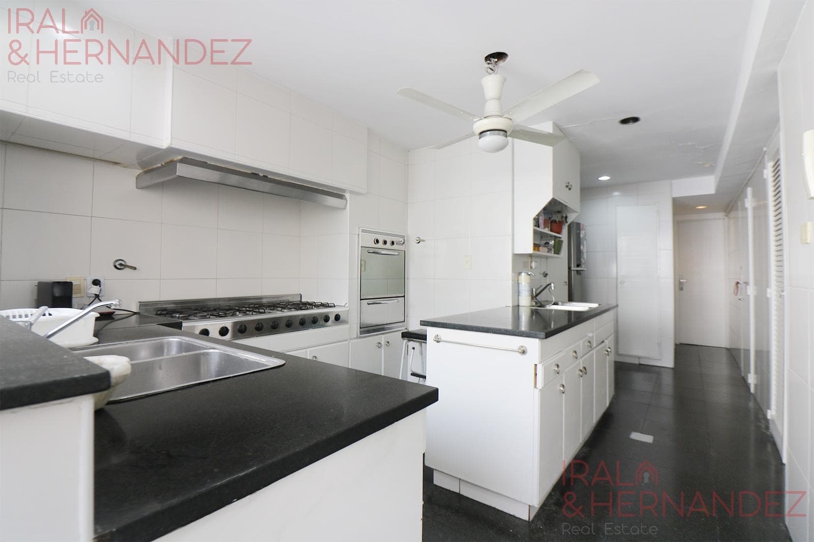 FOR SALE: 5-room apartment with terrace, barbecue area, and garage in La Isla, Recoleta