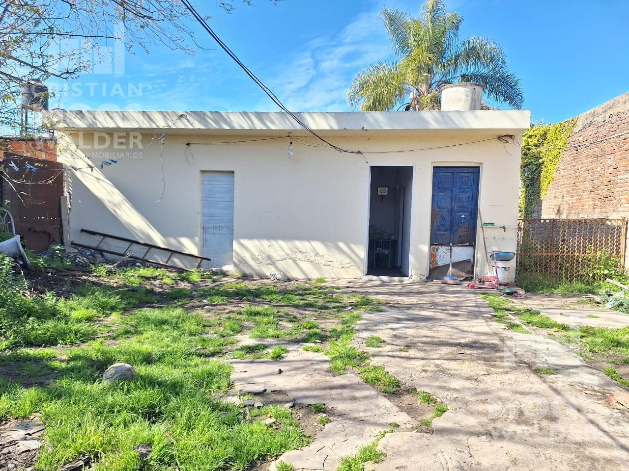 Two commercial spaces plus a house in an excellent location. Ing. Maschwitz