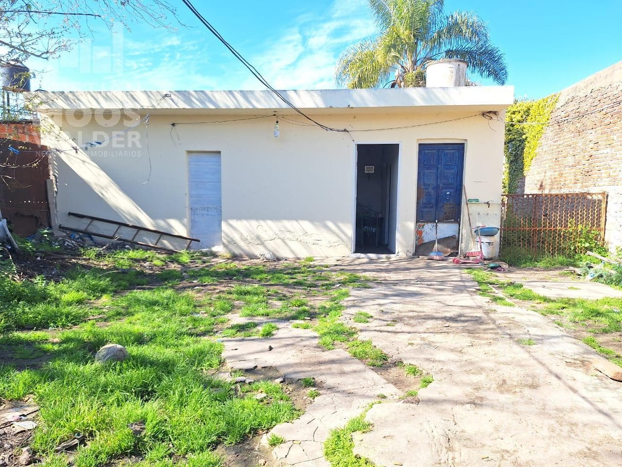 Two commercial spaces plus a house in an excellent location. Ing. Maschwitz