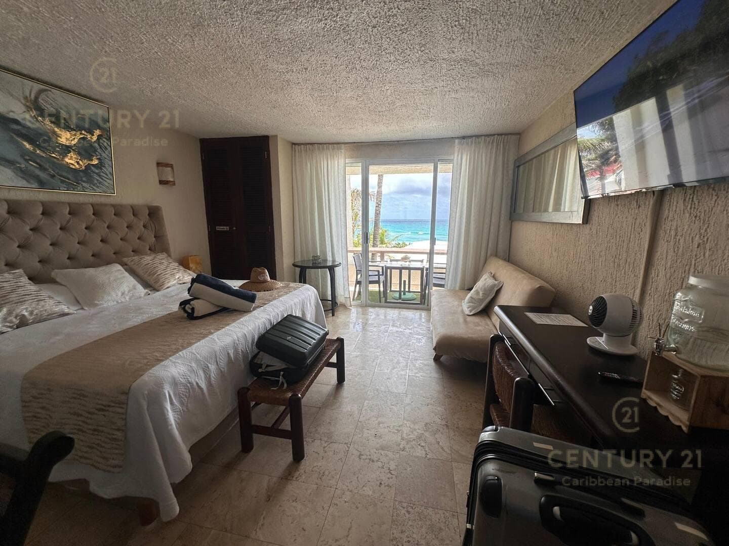 One-Bedroom Oceanfront Apartment for Sale in Cancun | C3998