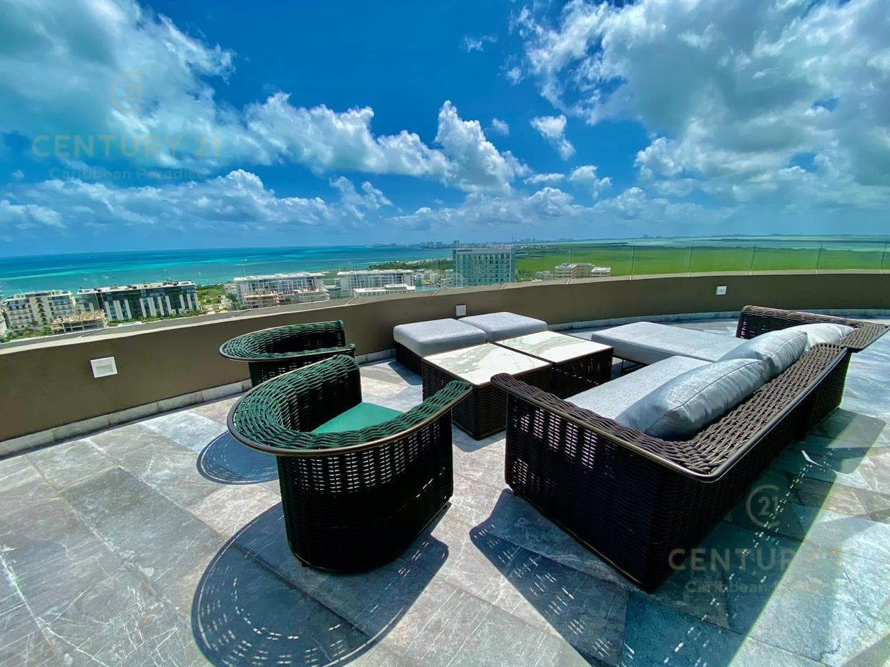 Apartment for sale in Shark Tower with ocean and Puerto Cancún views C4000