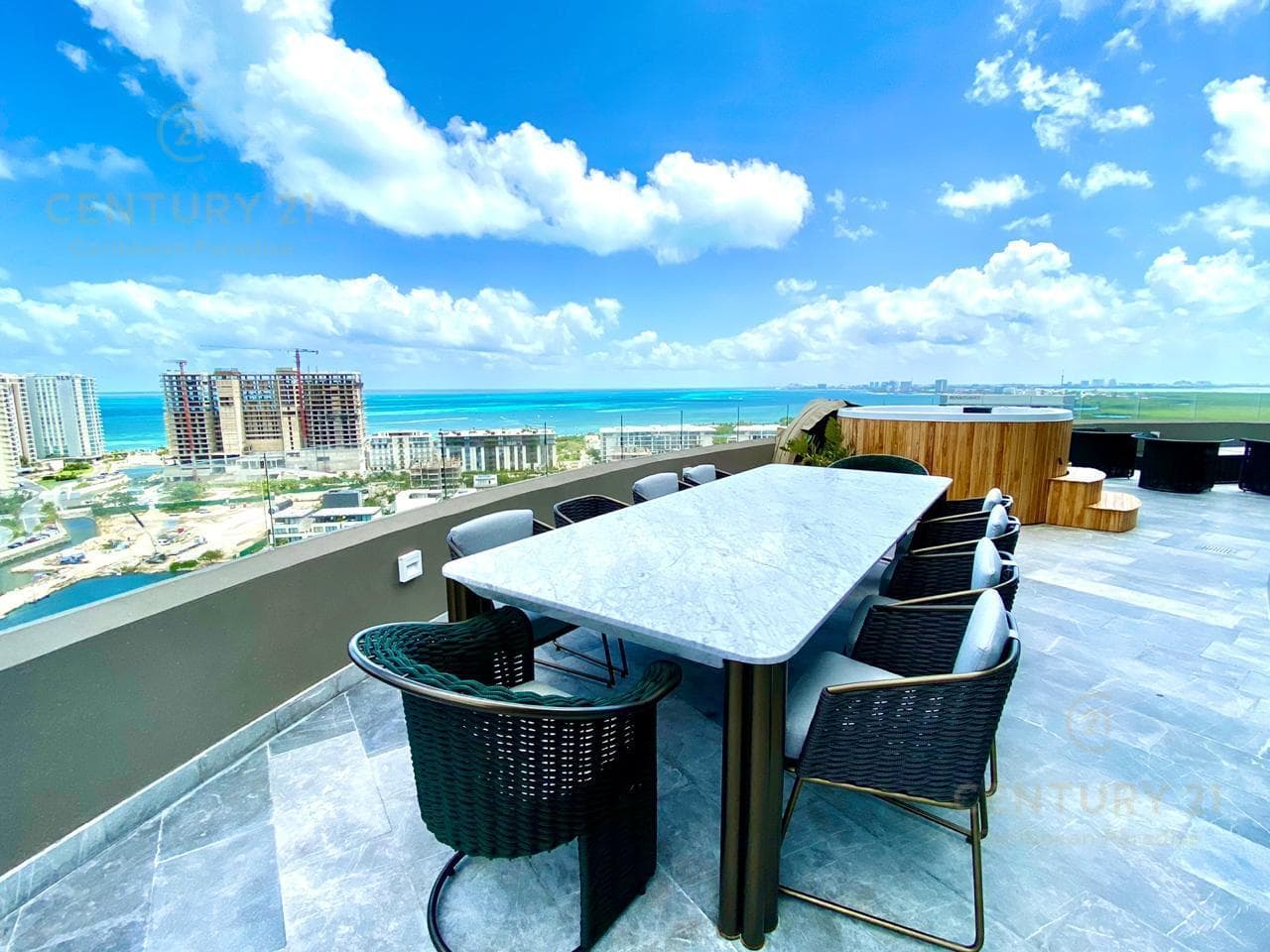 Departamento en venta en Shark Tower con vista al mar y a Puerto Cancún C4000