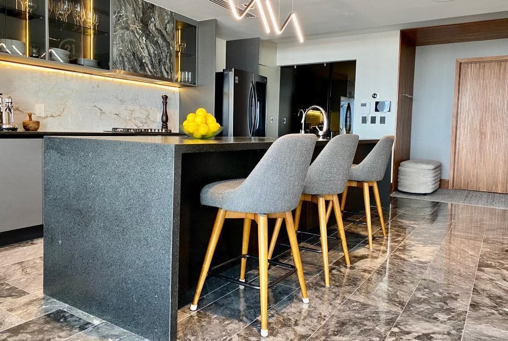 Apartment for sale in Shark Tower with ocean and Puerto Cancún views C4000