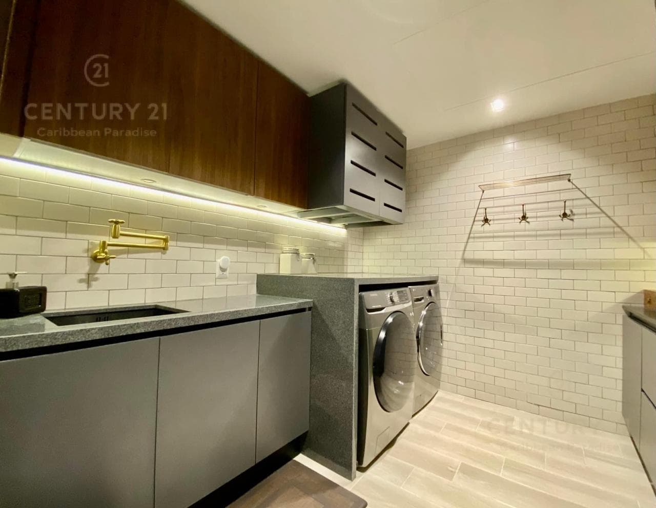 Departamento en venta en Shark Tower con vista al mar y a Puerto Cancún C4000