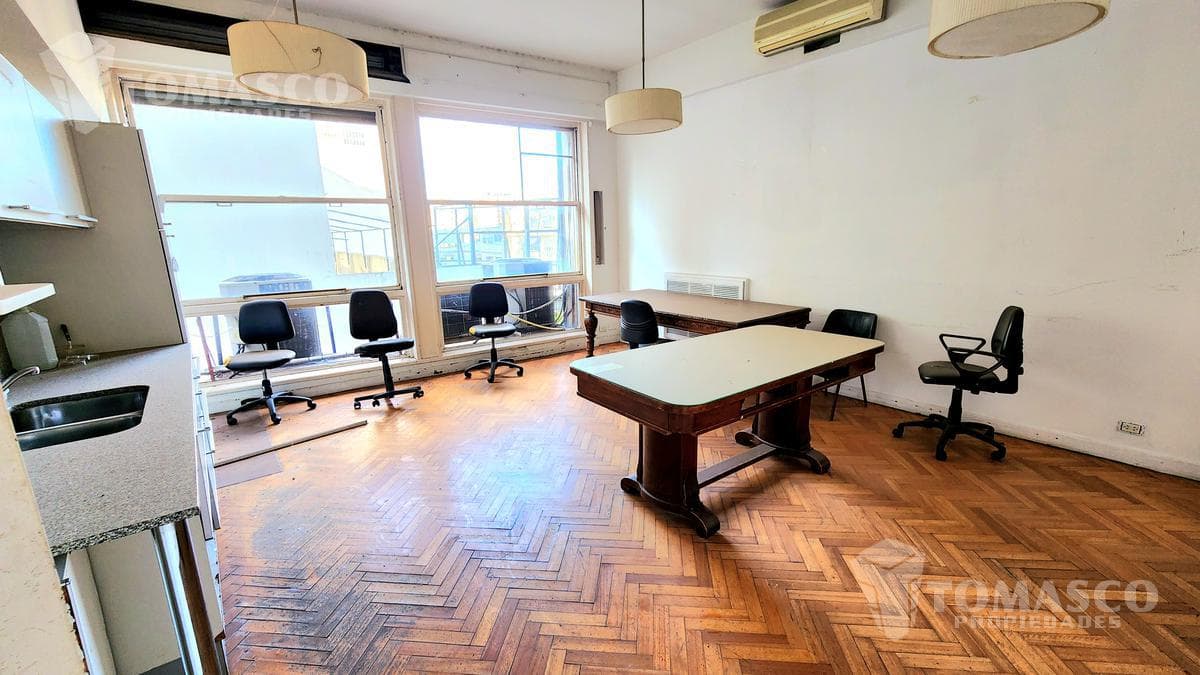 700 m² Commercial Office for Sale with Double-Car Garage