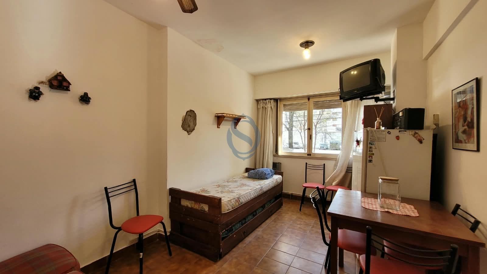 For Sale - Two-room apartment with a front window on a corner lot - Arenales 2496