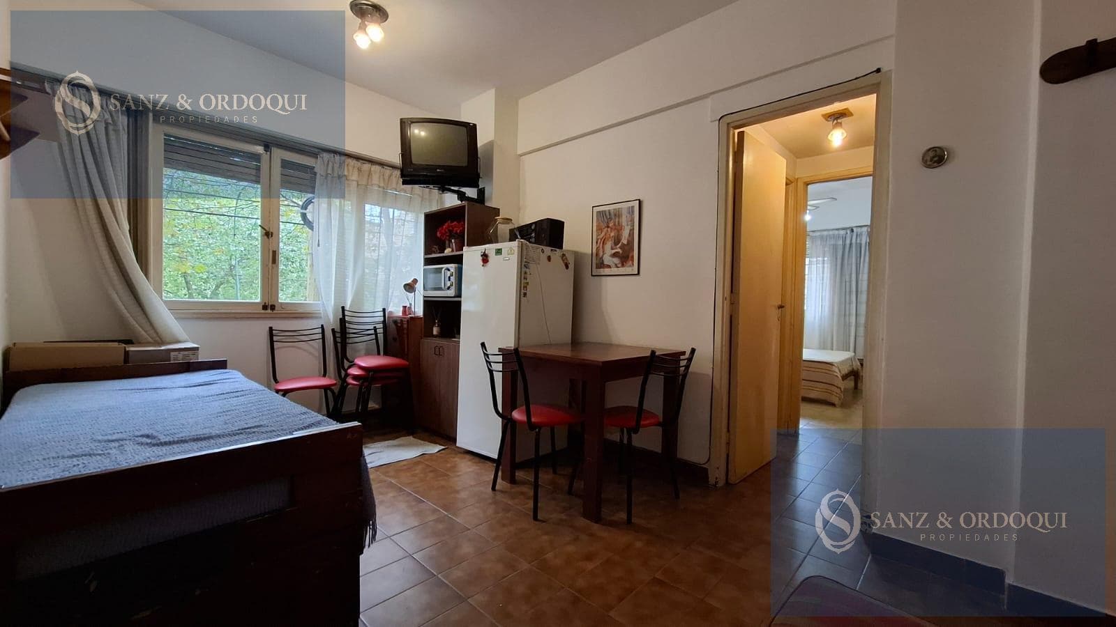 For Sale - Two-room apartment with a front window on a corner lot - Arenales 2496