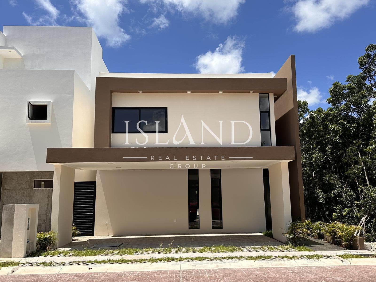 CASA EN VENTA EN CANCÚN, VÍA CUMBRES