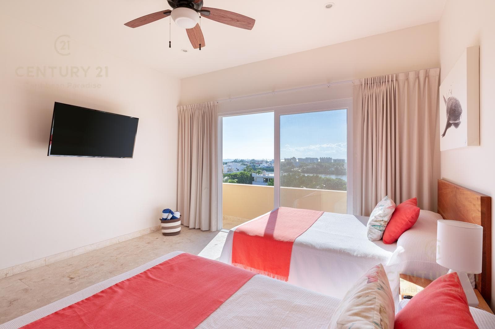 3-Bedroom Condo for Sale on the Beachfront | Isla Mujeres, Cancún | C4014