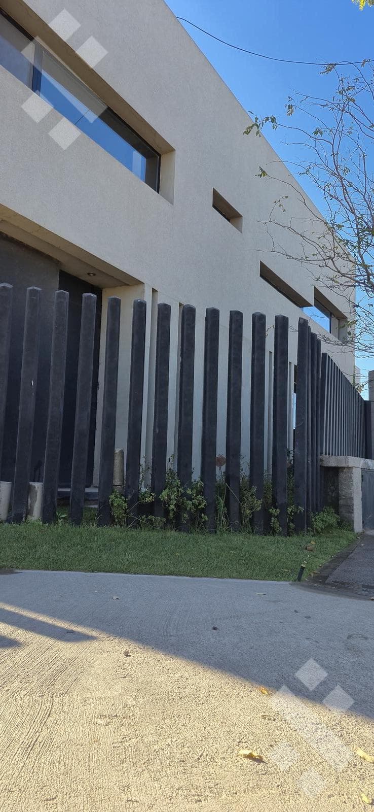 For Sale: Designer Duplex with High-End Finishes / Los Tordos Neighborhood, Cipolletti / 3 bedrooms / Financing Available