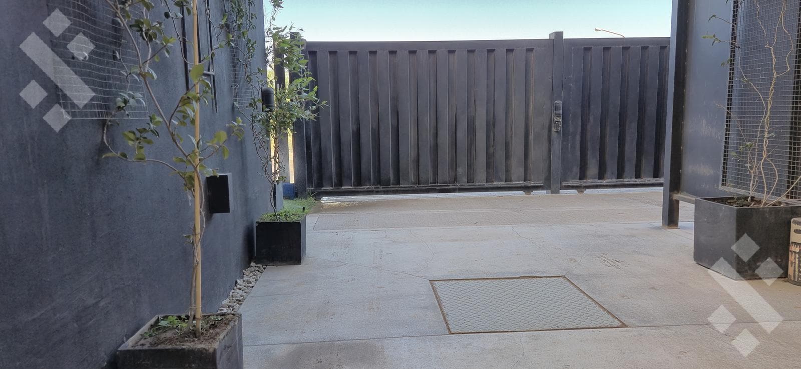 For Sale: Designer Duplex with High-End Finishes / Los Tordos Neighborhood, Cipolletti / 3 bedrooms / Financing Available