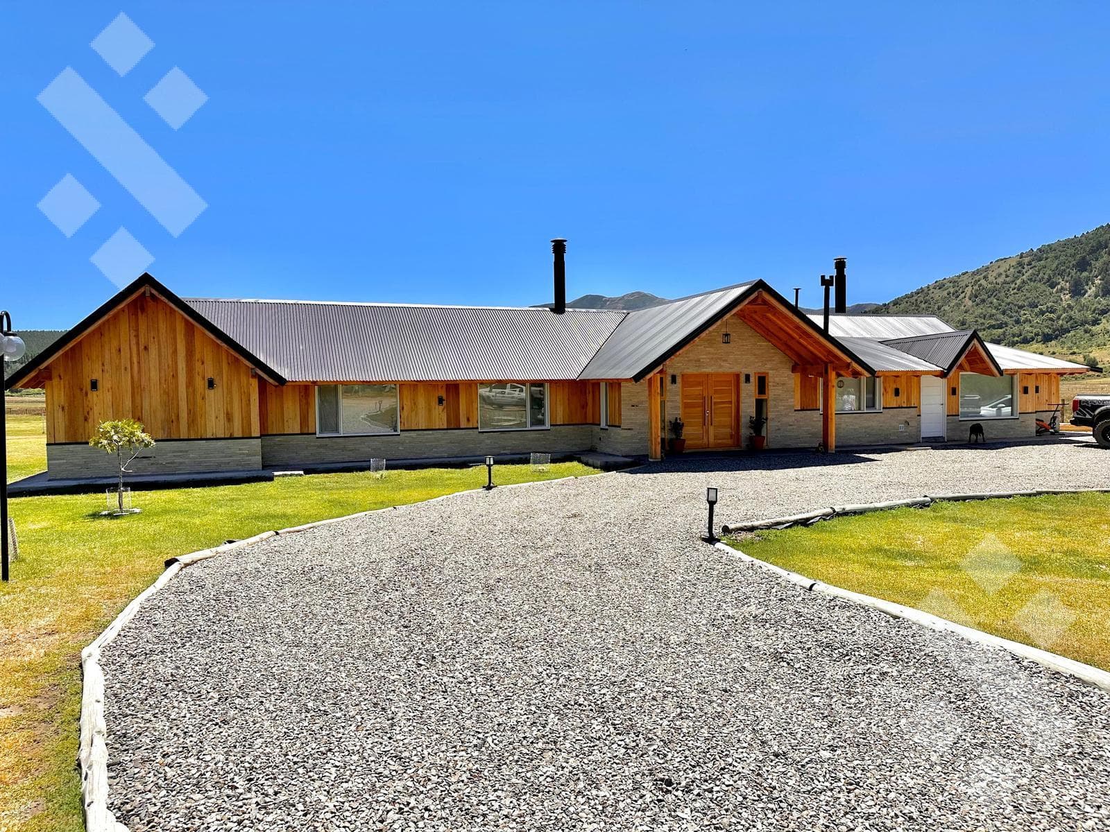 For Sale: 3-Bedroom House - Mortgage Eligible - Peñon del Lolog Neighborhood - San Martín de los Andes, Neuquén