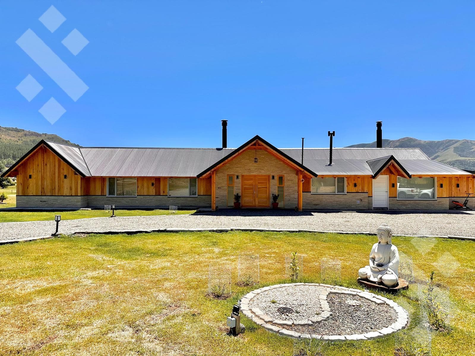 For Sale: 3-Bedroom House - Mortgage Eligible - Peñon del Lolog Neighborhood - San Martín de los Andes, Neuquén