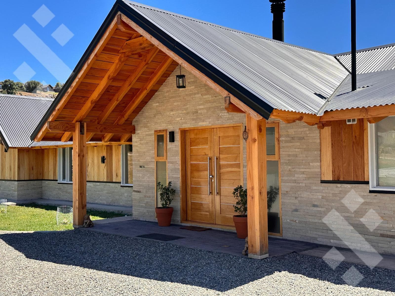 For Sale: 3-Bedroom House - Mortgage Eligible - Peñon del Lolog Neighborhood - San Martín de los Andes, Neuquén
